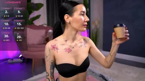 Snapshot of serenavelour chatting on October 24, 10:11 am Serena online show from October 24, 10:11 am