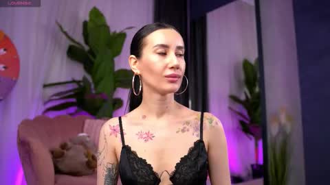 Snapshot of serenavelour chatting on November 5, 11:10 am Serena online show from November 5, 11:10 am