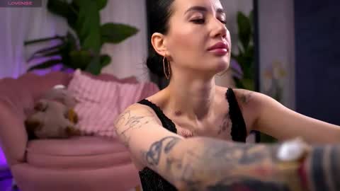 Snapshot of serenavelour chatting on November 7, 11:10 am Serena online show from November 7, 11:10 am