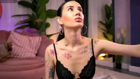 Snapshot of serenavelour chatting on November 13, 11:20 am Serena online show from November 13, 11:20 am