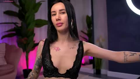 Snapshot of serenavelour chatting on November 17, 10:43 am Serena online show from November 17, 10:43 am