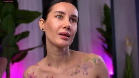 Snapshot of serenavelour chatting on November 21, 11:09 am Serena online show from November 21, 11:09 am