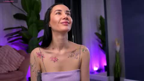 Snapshot of serenavelour chatting on November 22, 11:09 am Serena online show from November 22, 11:09 am