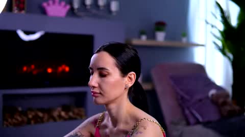 Snapshot of serenavelour chatting on December 14, 9:08 pm Serena online show from December 14, 9:08 pm