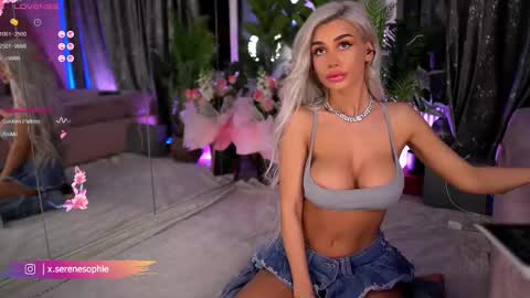 Serene Sophiex online show from February 26, 8:44 pm