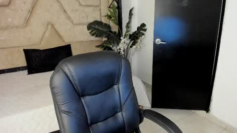 Serene online show from June 16, 1:03 pm