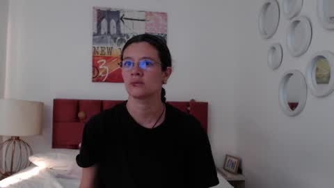 sereneclarks_ online show from December 23, 11:57 am