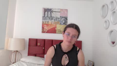 sereneclarks_ online show from December 27, 7:35 pm
