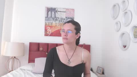 sereneclarks_ online show from December 28, 3:26 pm