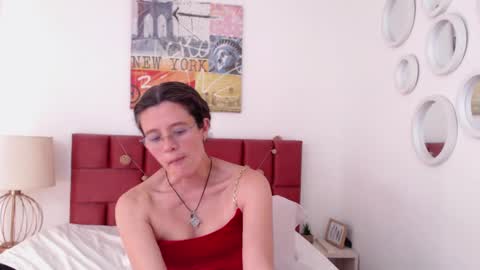 sereneclarks_ online show from December 31, 6:24 pm
