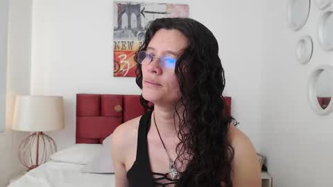 sereneclarks_ online show from January 3, 12:30 pm