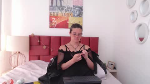 sereneclarks_ online show from January 13, 3:26 pm