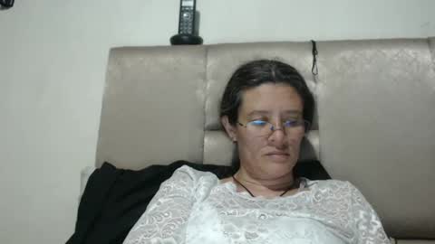 sereneclarks_ online show from January 15, 1:56 am