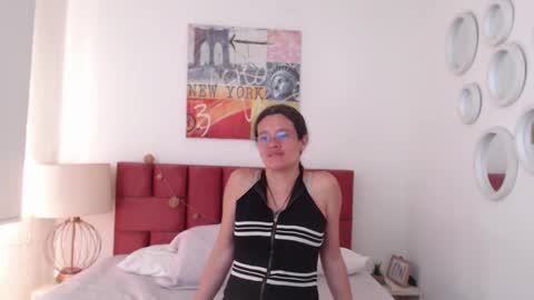 sereneclarks_ online show from January 15, 2:46 pm