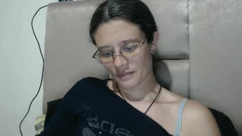 sereneclarks_ online show from January 16, 12:02 am