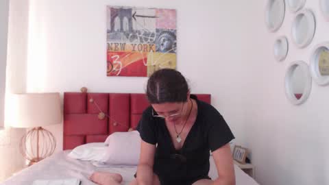 sereneclarks_ online show from January 16, 3:02 pm