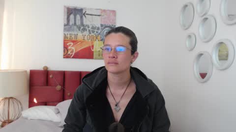 sereneclarks_ online show from January 18, 11:54 am