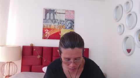 sereneclarks_ online show from January 18, 2:55 pm