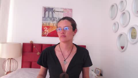 sereneclarks_ online show from January 18, 5:59 pm