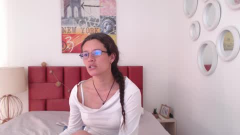 sereneclarks_ online show from January 24, 6:46 pm