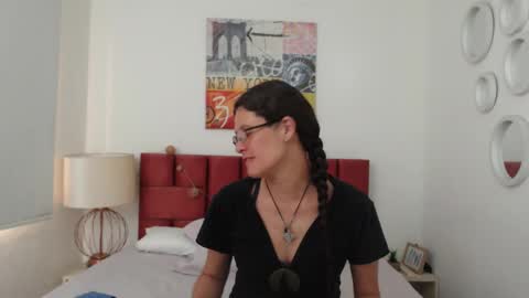 sereneclarks_ online show from January 25, 12:16 pm