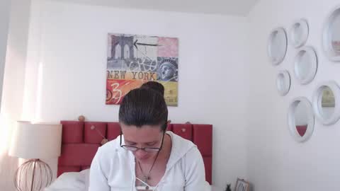 sereneclarks_ online show from January 29, 12:24 pm
