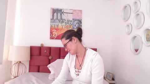 sereneclarks_ online show from January 29, 6:28 pm