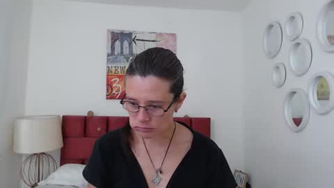 sereneclarks_ online show from January 31, 12:29 pm