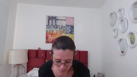 sereneclarks_ online show from January 31, 3:33 pm