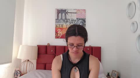 sereneclarks_ online show from February 1, 3:28 pm