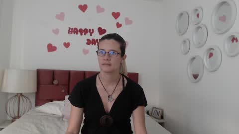 sereneclarks_ online show from February 18, 12:06 pm