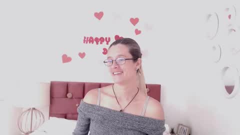 sereneclarks_ online show from February 19, 3:38 pm