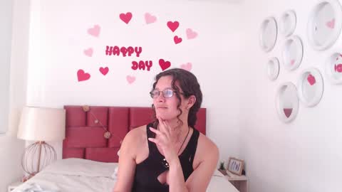 sereneclarks_ online show from February 26, 6:32 pm