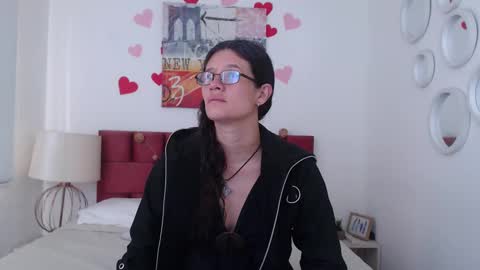 sereneclarks_ online show from March 3, 12:37 pm