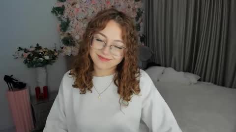 Ophelia online show from September 25, 4:11 pm