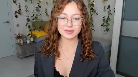 Ophelia online show from October 19, 4:07 pm