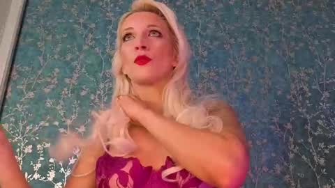 serenexx  your MILF online show from November 19, 10:15 am