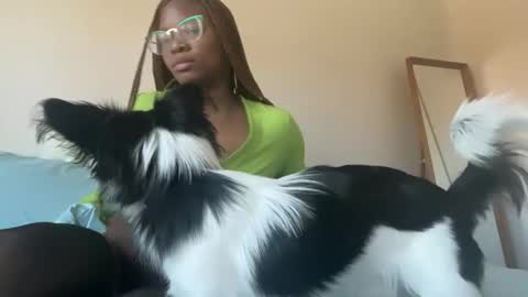 Snapshot of serenitybee chatting on November 18, 3:49 pm Serenity Bee online show from November 18, 3:49 pm