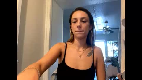 serenityroseee online show from May 4, 10:50 pm