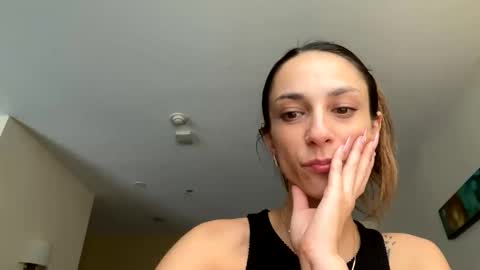 serenityroseee online show from June 7, 6:22 pm