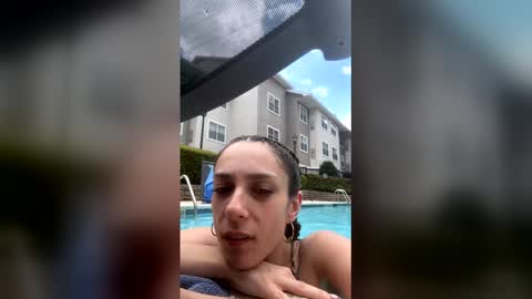 serenityroseee online show from June 9, 5:57 pm