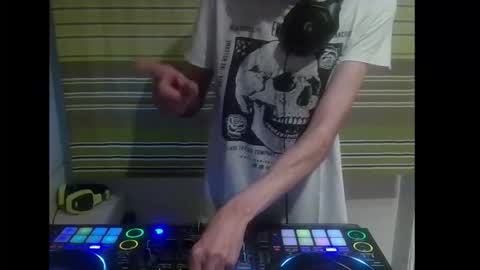 Dj Notorious aka bionik hand online show from September 19, 6:08 pm