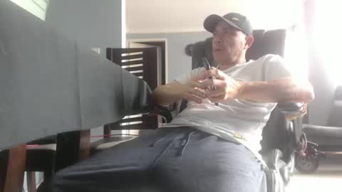 Snapshot of serioyhetero19 chatting on January 7, 3:12 pm hetero serio discreto online show from January 7, 3:12 pm