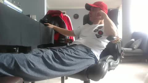 Snapshot of serioyhetero19 chatting on January 19, 3:53 pm hetero serio discreto online show from January 19, 3:53 pm