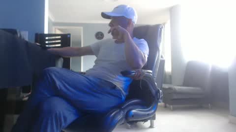 Snapshot of serioyhetero19 chatting on January 24, 8:43 pm hetero serio discreto online show from January 24, 8:43 pm