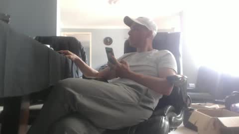 Snapshot of serioyhetero19 chatting on January 28, 7:00 pm hetero serio discreto online show from January 28, 7:00 pm