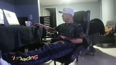 Snapshot of serioyhetero19 chatting on February 25, 12:03 am hetero serio discreto online show from February 25, 12:03 am