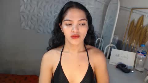 Snapshot of servicedoll18 chatting on April 29, 5:30 pm Bella online show from April 29, 5:30 pm