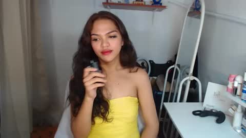 Snapshot of servicedoll18 chatting on July 24, 2:09 am Bella online show from July 24, 2:09 am