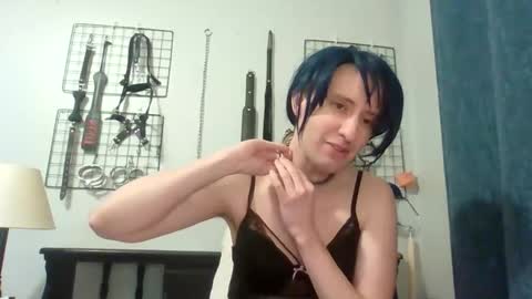 Snapshot of servilesarah chatting on April 7, 11:59 pm Servile Sarah online show from April 7, 11:59 pm